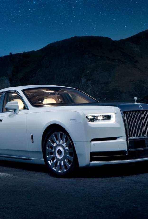 كشفت شركة رولز رويس النقاب عن نسخة خاصة من سيارتها فانتوم Phantom 