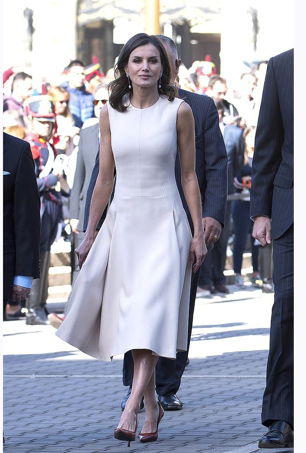 إطلالة كل من الملكة ليتيزيا وسيدة أرجنتين الأولى كانت متناسقة