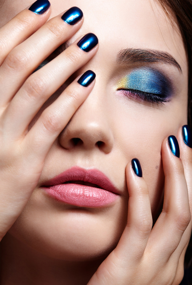 مناكير ازرق