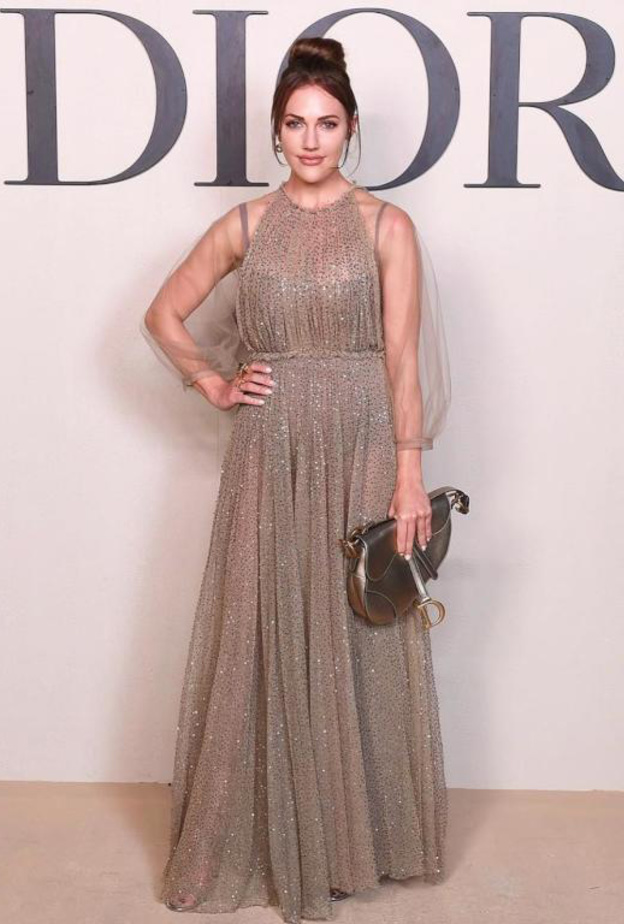 مريم اوزرلي باطلالة جذابة وهادئة من ديور