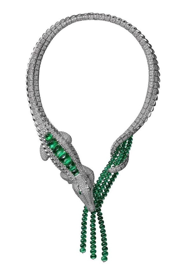 مجوهرات من الماس والزمرد 