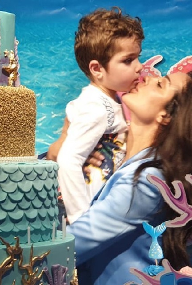 نشرت نادين نسيب نجيم صورة مع ابنها جيوفاني تعبر فيها عن مشاعر الأمومة