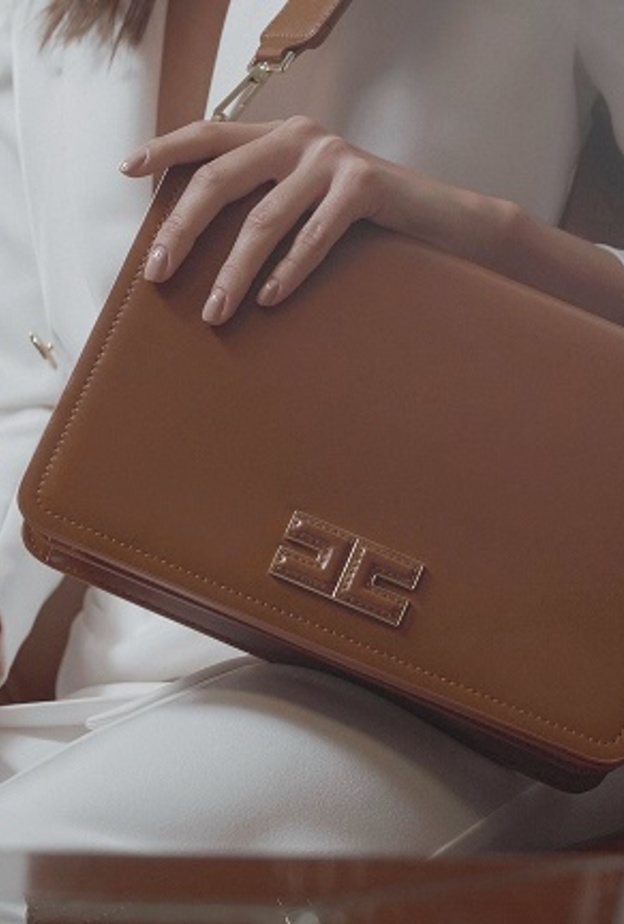 حقيبة سوداء صغيرة من إليزابيتا فرانكي