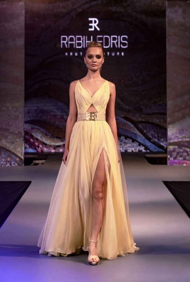 فستان من alexander mc Queen