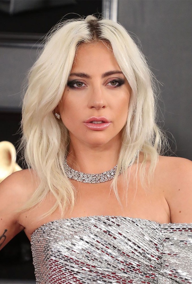 أناقة ليدي غاغا بمجوهرات نيل لاينNeil Lane