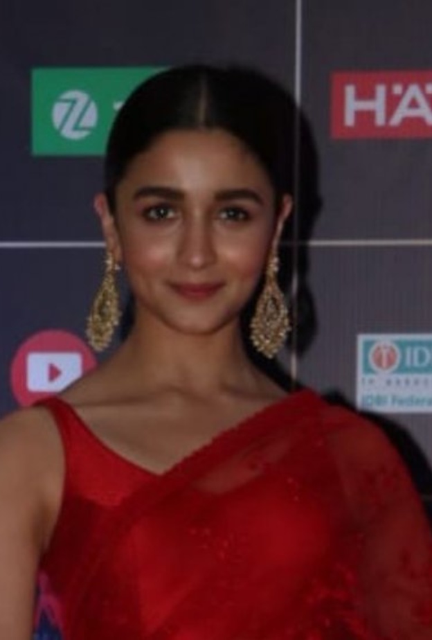 عليا بهات (Alia Bhatt) في طريقها إلى أن تصبح واحدة من أكثر نجمات الهند متابعة على مواقع التواصل الاجتماعي