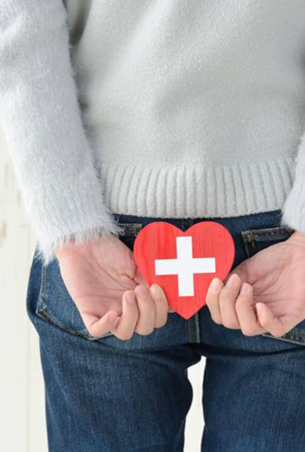 يختلف الباسور عن الناسور في الأسباب والأعراض و العلاج