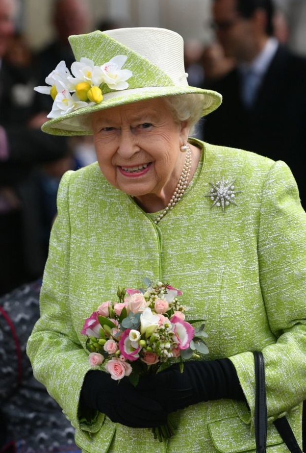 ملكة بريطانيا تزور مزرعة لخيول السباق في سومرست