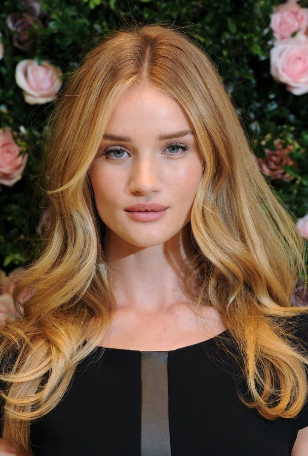 تسريحات شعر ويفي مناسبة للشعر الطويل