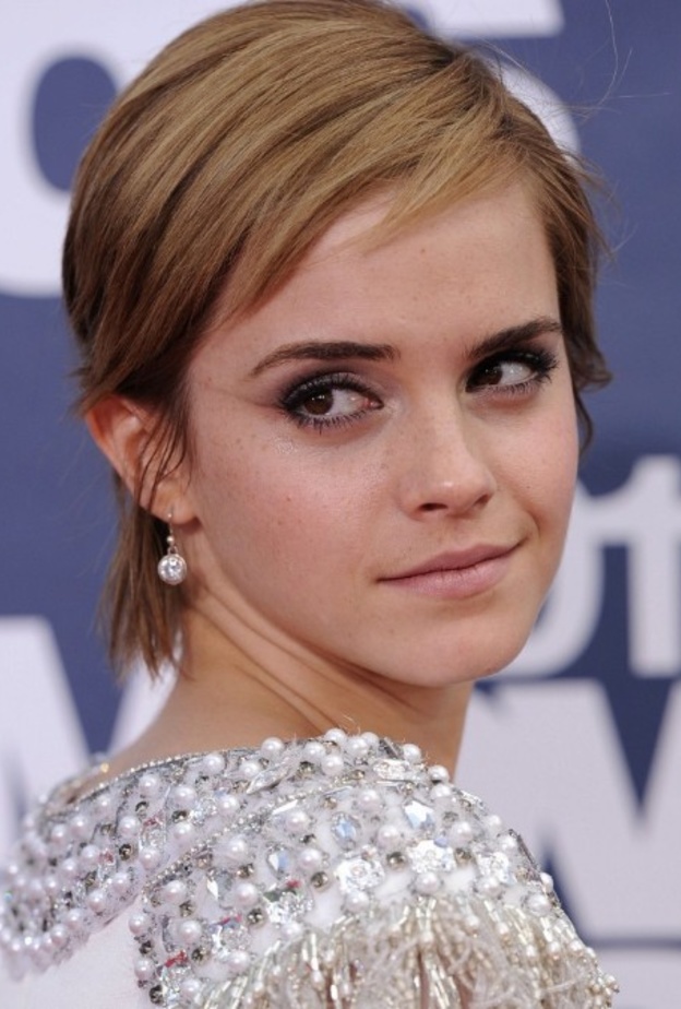 إيما واتسون بتسريحات الشعر القصير