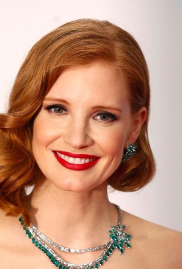 جينيفر شاستين بمكياج كلاسيكي بسيط