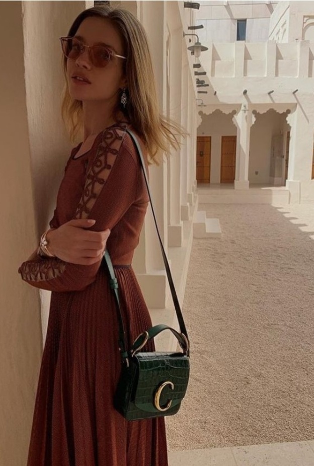 Natalia Vodianova بحقيبة "كلويه" Chloé الجديدة 