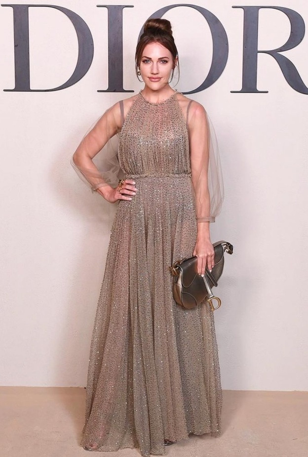 فستان خطوبة مستوحاة من النجمات في حفل ازياء ديور من مجموعة زهير مراد