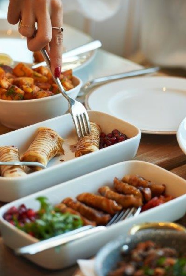 "صح النوم" في جزيرة بلوواترز دبي.. احتفاء بالمطبخ الدمشقي السوري الأصيل