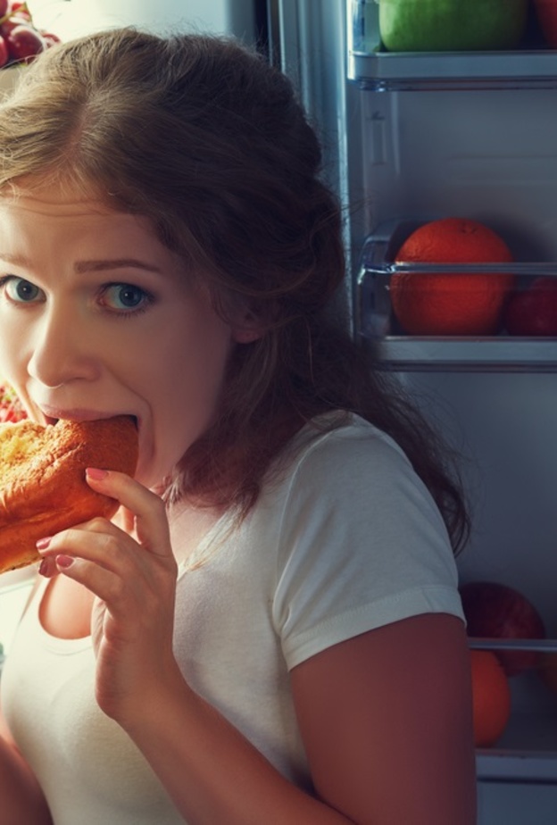 اضرار الاكل في اوقات متاخرة على الصحة و الجسم