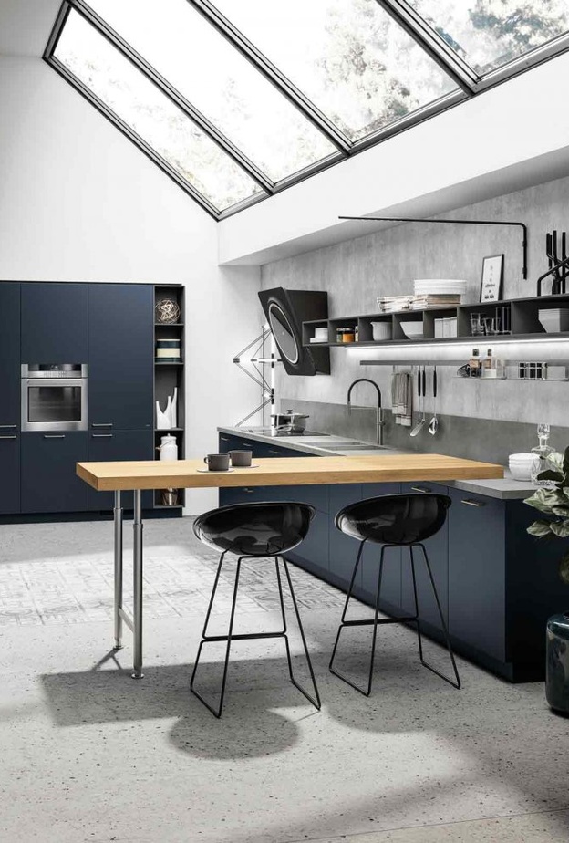 الرفوف تجعل من ديكور المطبخ أكثر حيوية