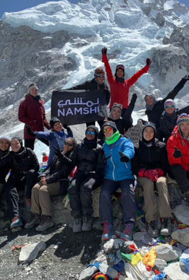نمشي تحتفل بنجاح فريق "انقذوا الحجاب" في تسلق مخيم قاعدة إيفرست