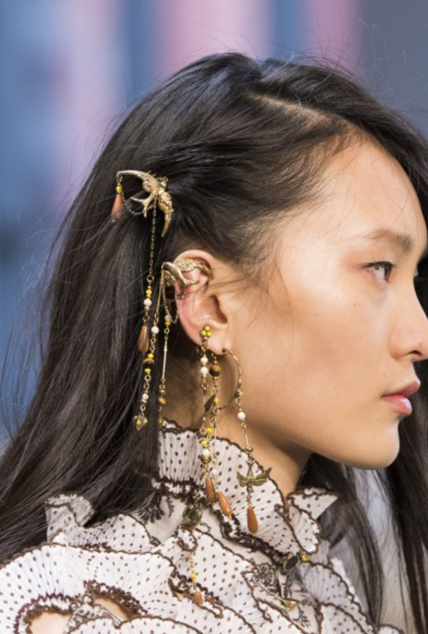  البروش احدث موضة في اكسسوارات الشعر لربيع 2019 من Antonio Grimaldi