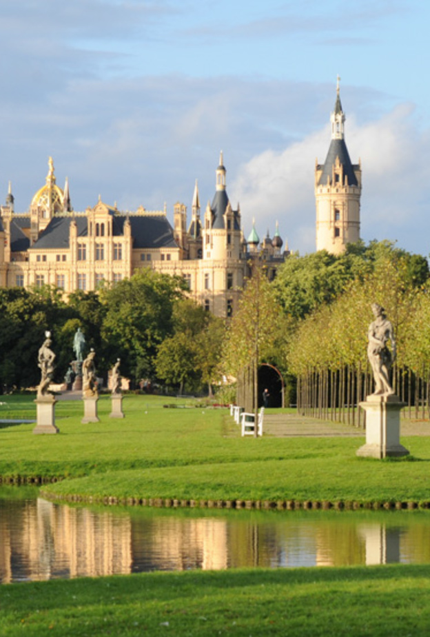 Burg Eltz من بعيد