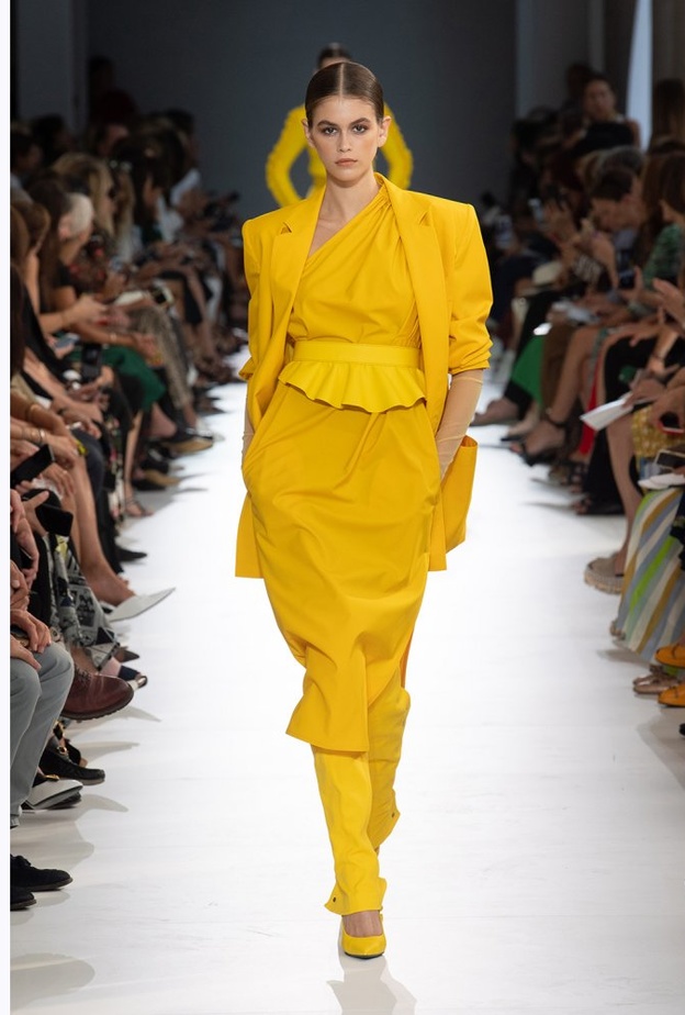 اللون الاصفر