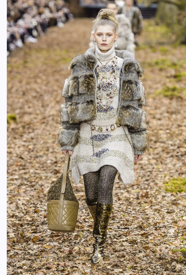 معطف طويل من الفرو الطبيعي من Acne