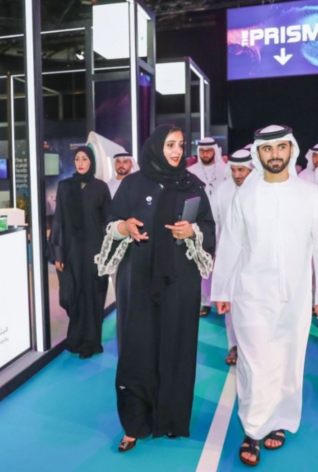 سمو الشيخ منصور بن محمد بن راشد آل مكتوم لحظة وصول لقمة بلوك تشين