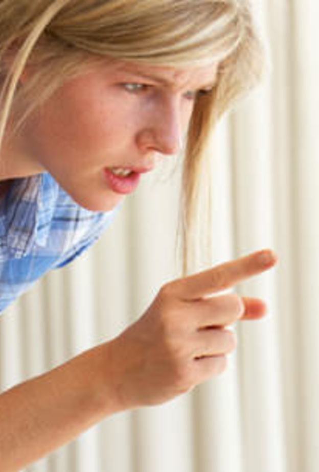 كيف تتعامل الام عندما يبدأ الطفل باكتشاف جسده