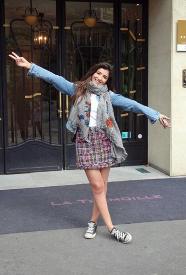  اطلالة شبابية نسقتها مي عمر لأحد المشاوير المسائية