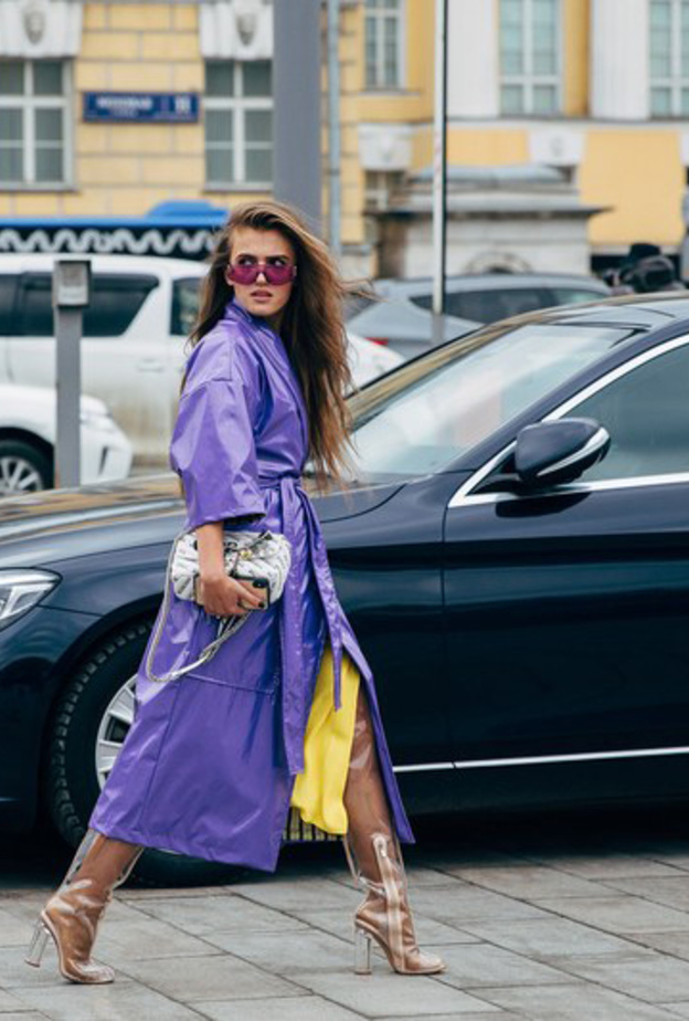 إطلالة أنيقة بمعطف بنقشة المربعات