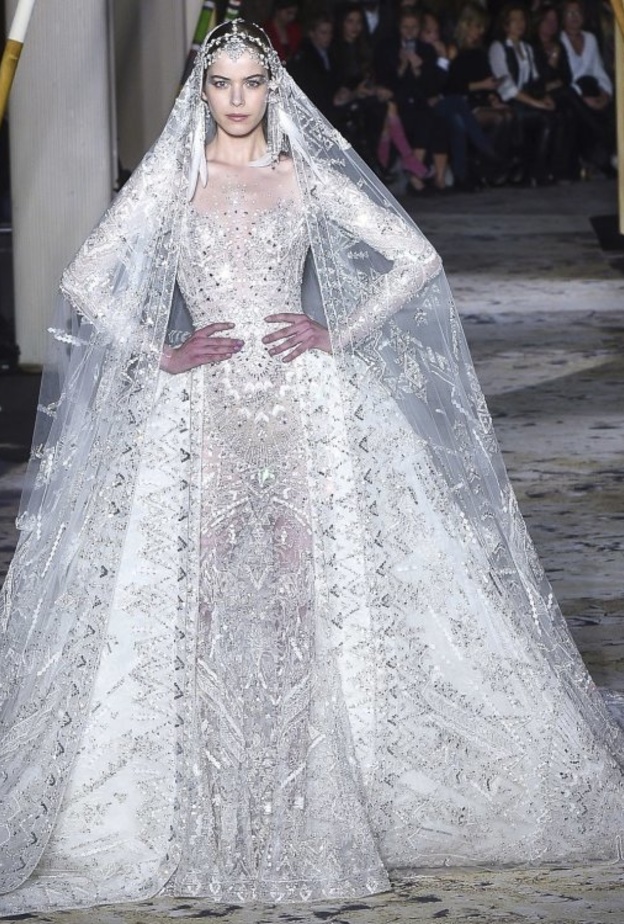 الطرحة تُكمل جمال الفستان وتُبرز أناقته