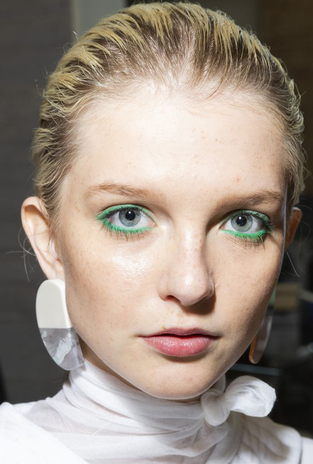  أحمر شفاه براق وعصري من Jeremy Scott