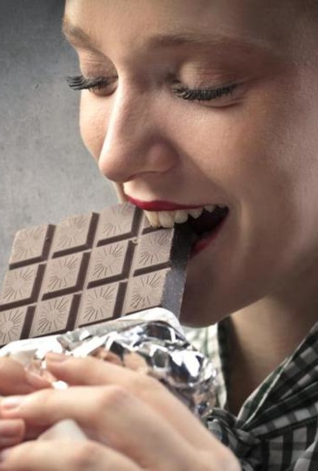 تناول الشوكولاته الداكنة مفيد لصحة القلب