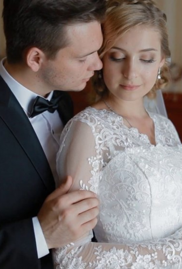 استغل الليلة الأولى في نيل قسط من الراحة مع العروس