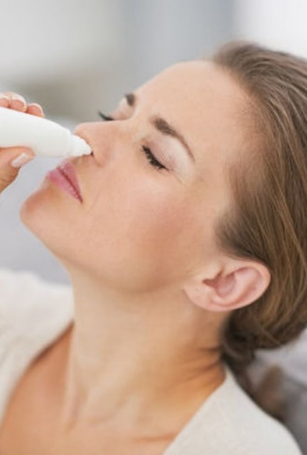 المحلول الملحي من أفضل العلاجات المنزلية لحساسية الأنف