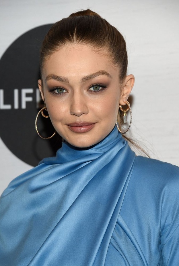 اعتمدت بيلا وجيجي حديد تسريحات الشعر البسيطة