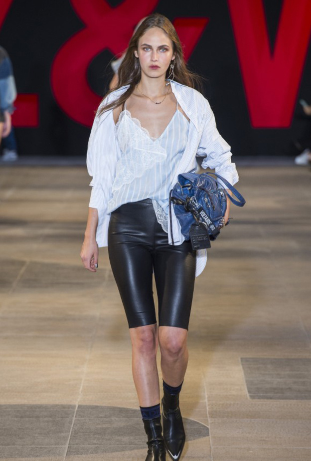 سيكليست أخضر مع شورت قصير فوقه من Blumarine