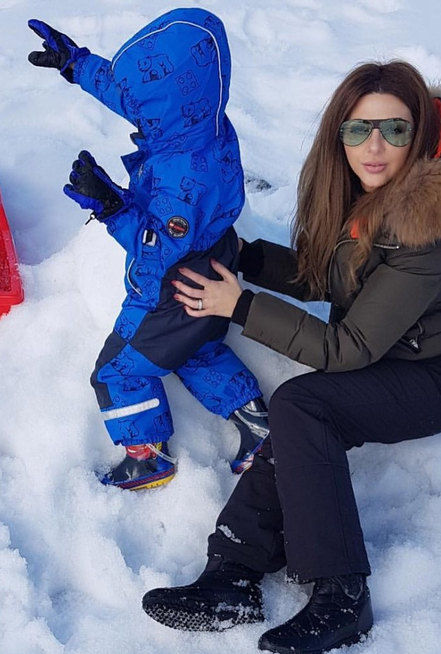 مريام فارس مع ابنها علي الجليد