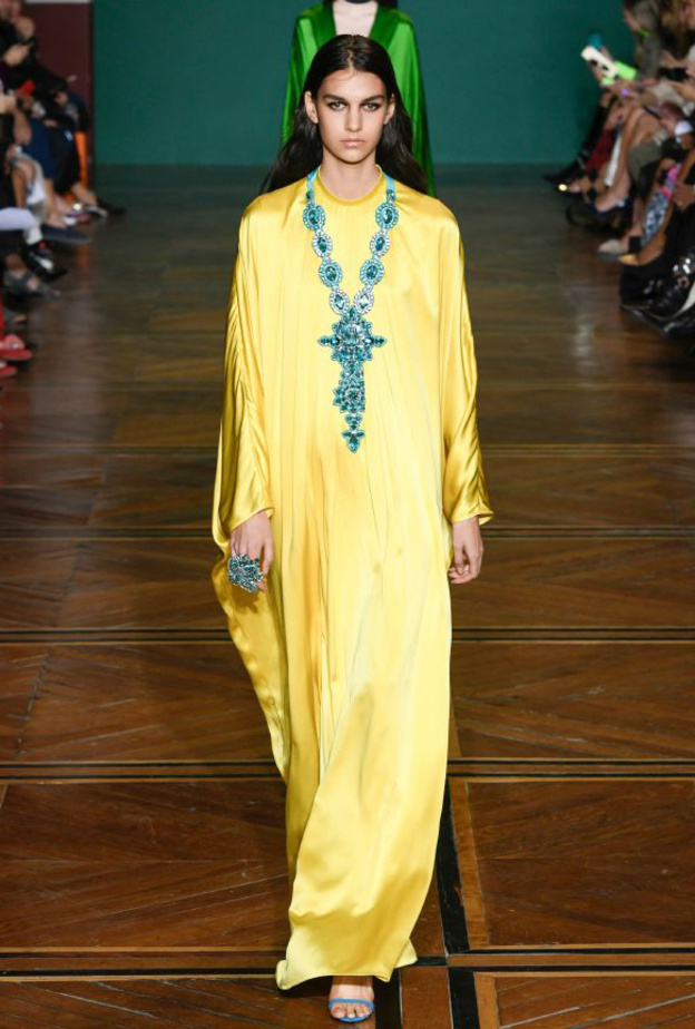 اطلالة شرقية من Carolina Herrera 