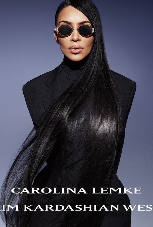  كيم كارديشيان تسوّق لنظارات شمس جديدة