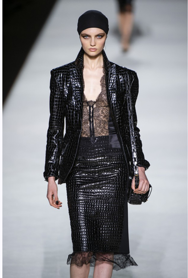 بدلة أنيقة جداً من الجلد والدانتال من Tom Ford