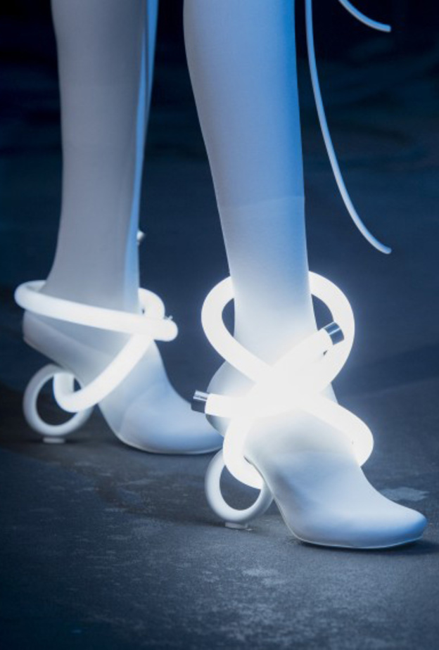 الكعب غريب فعلاً