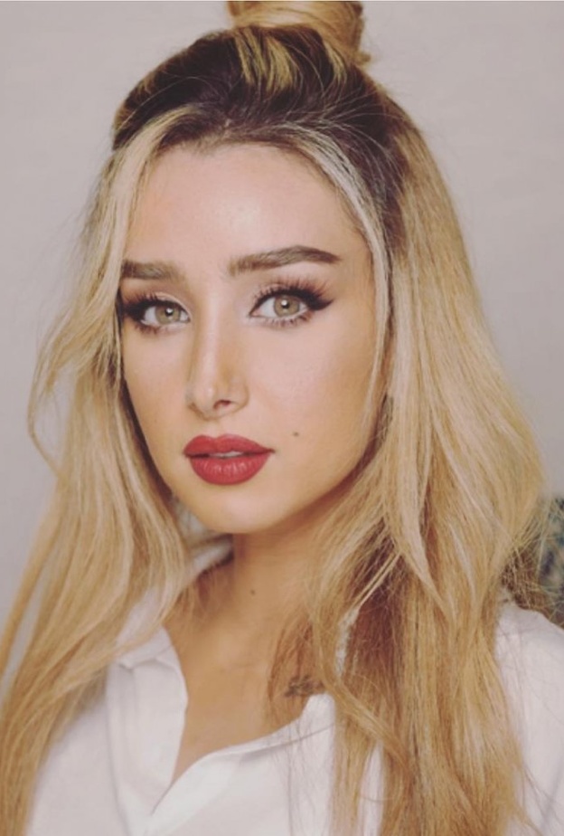 هنا الزاهد تتخلى عن شعرها الطويل