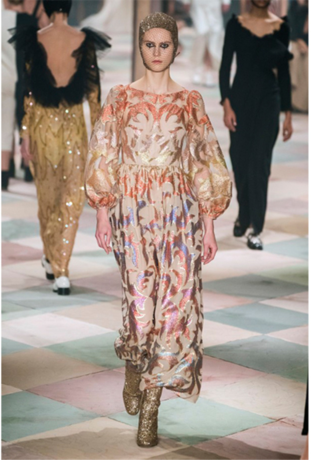 فستان بسيط لصاحبات الوزن الزائد من BaroQco