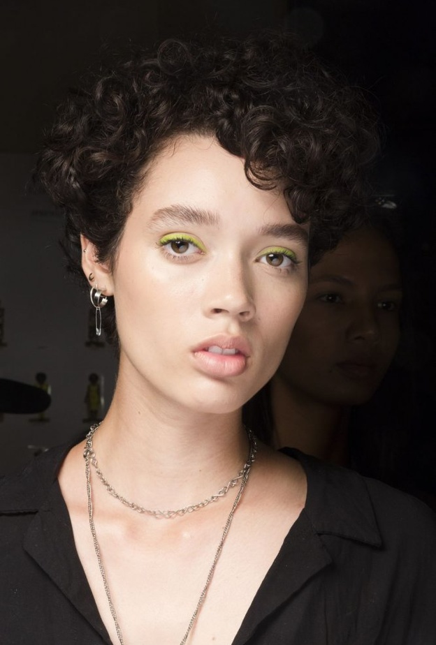 احدث الوان ظلال العيون موضة ربيع 2019 من Oscar De La Renta