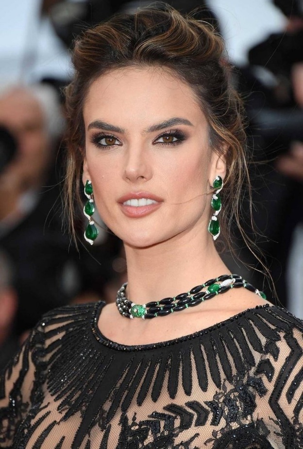 إطلالة جمالية أنيقة وراقية