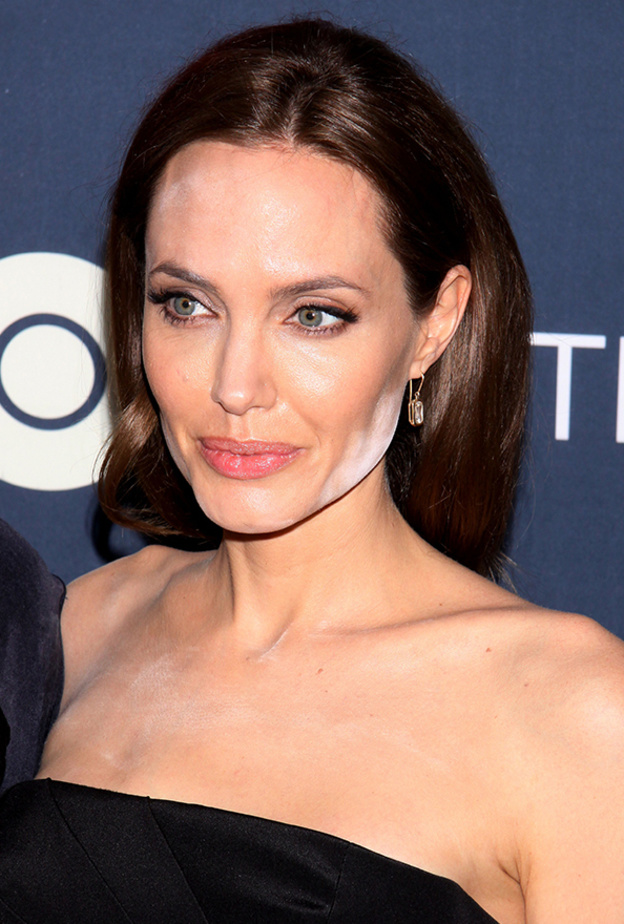  اتبعي الخطوات هذه لمكياج مثالي