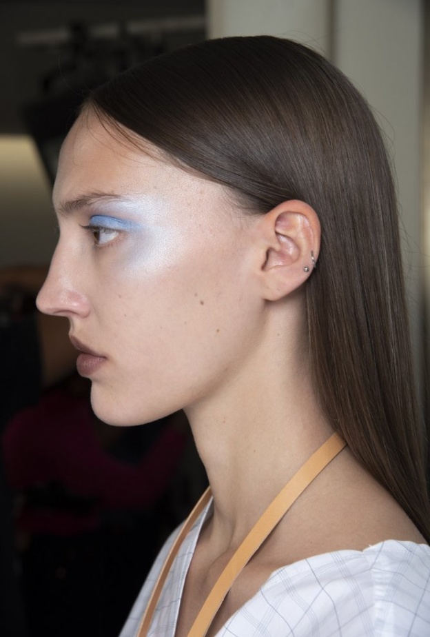 جربي دمج الهايلاتر مع ظلال العيون