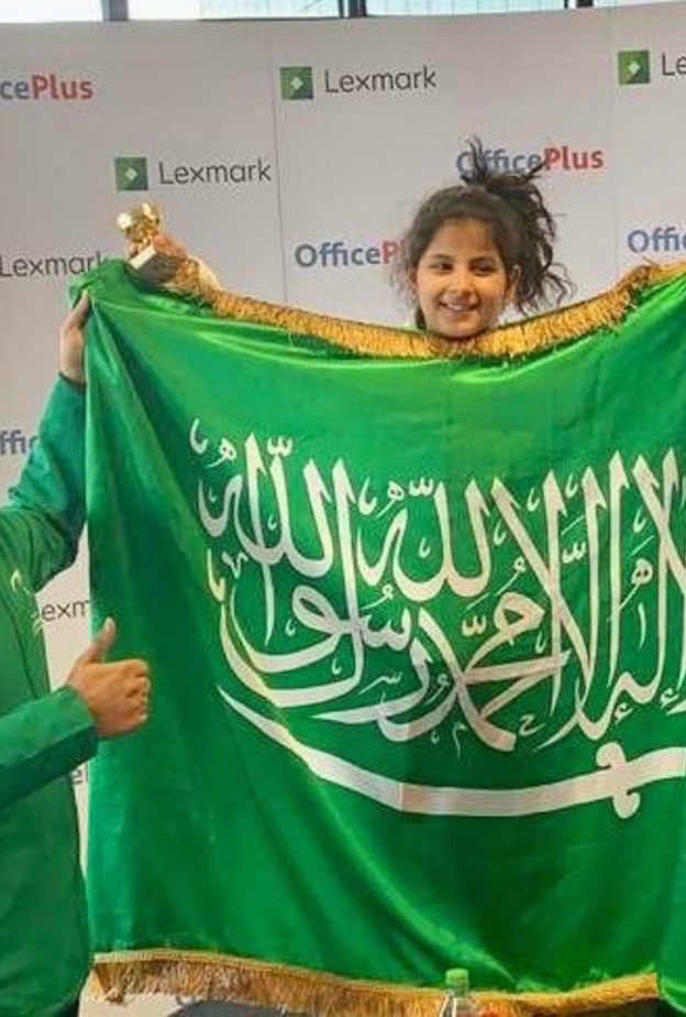 تتويج الفتيات السعوديات الفائزات في البطولة