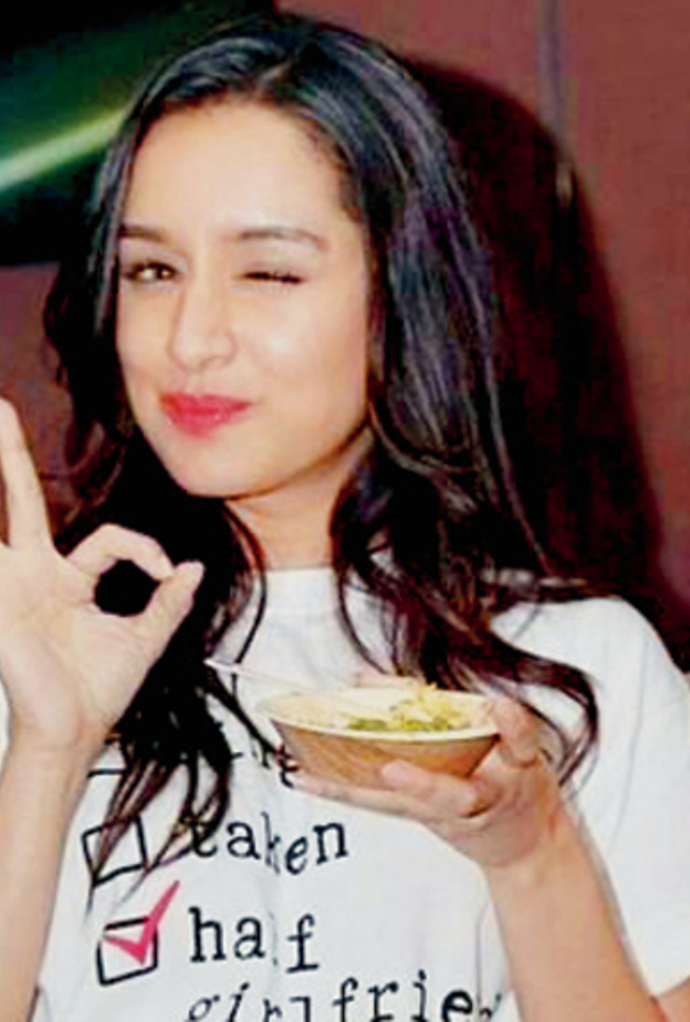 سوارا بهاسكار التي عانت في بداية حياتها المهنية كممثلة من مشكلة الوزن الزائد