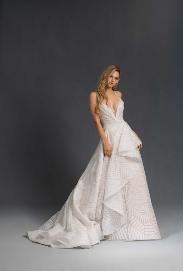 فستان من عرض allison-webb 